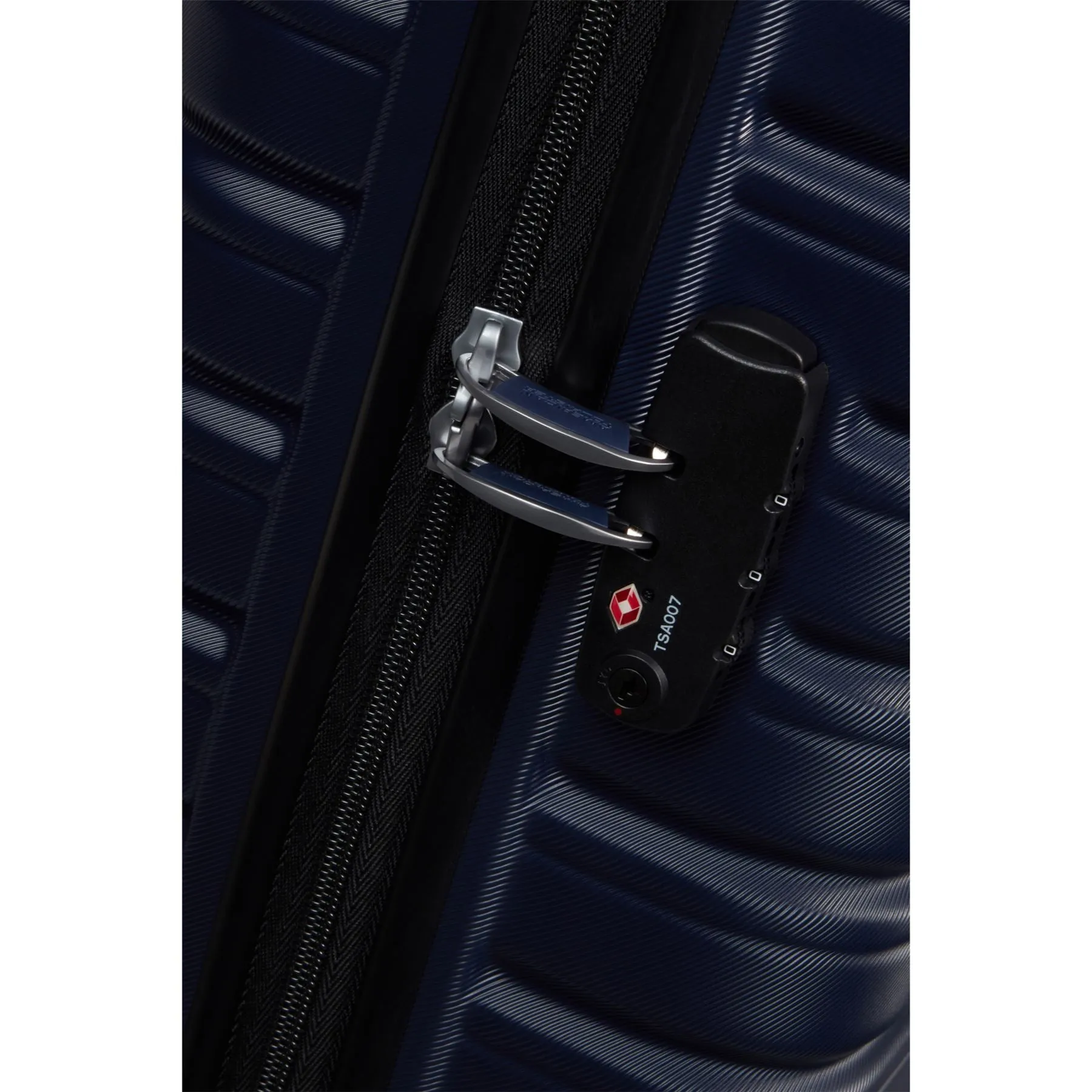 American Tourister Flashline Spinner