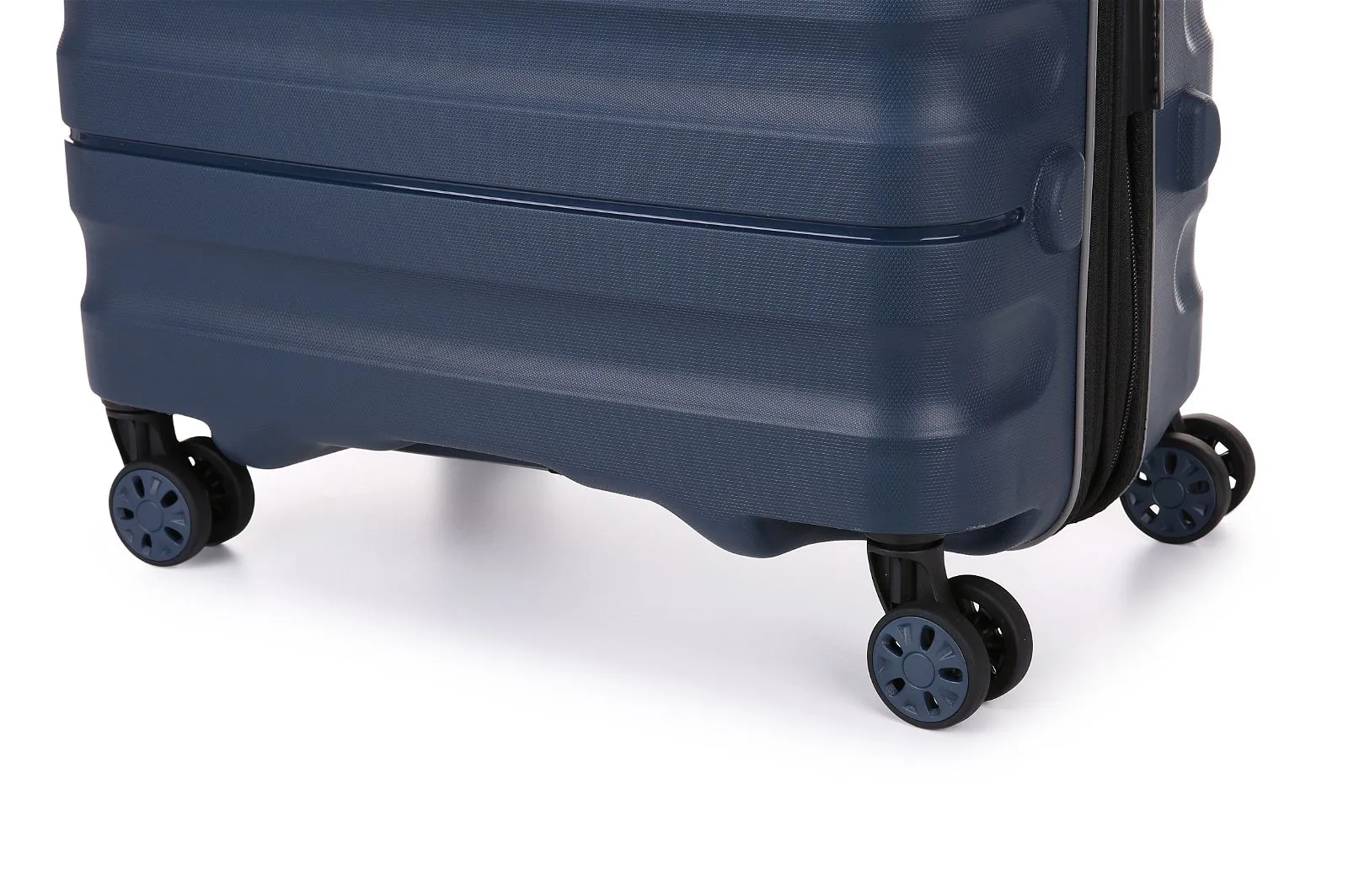 Antler - Lincoln Medium 68cm Hardside 4 Wheel Suitcase - Navy