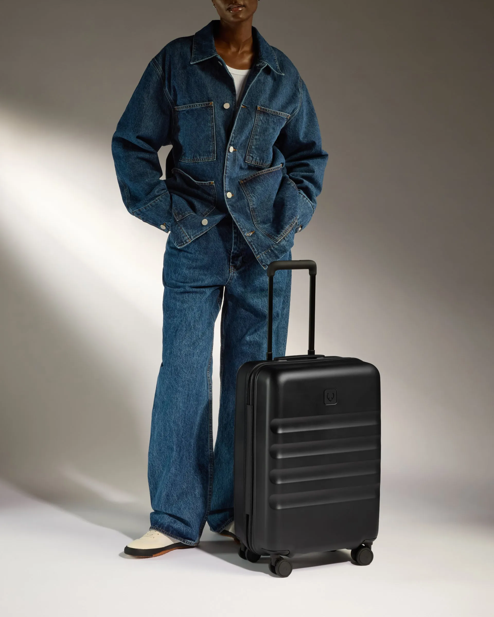 Large Cabin Suitcase in Black - Icon Stripe