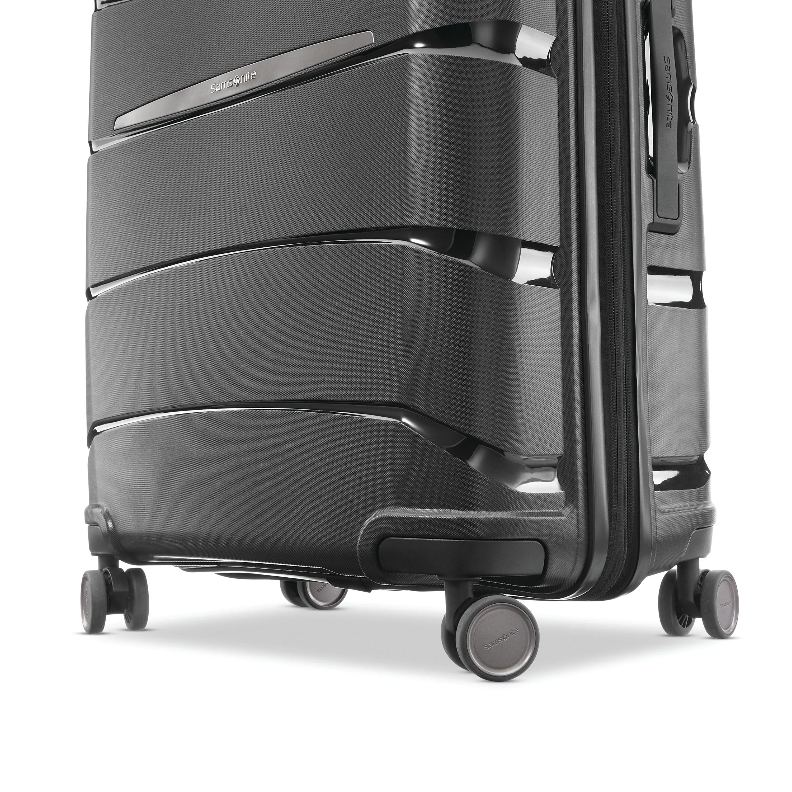 Outline Pro Hardside Medium Checked Luggage