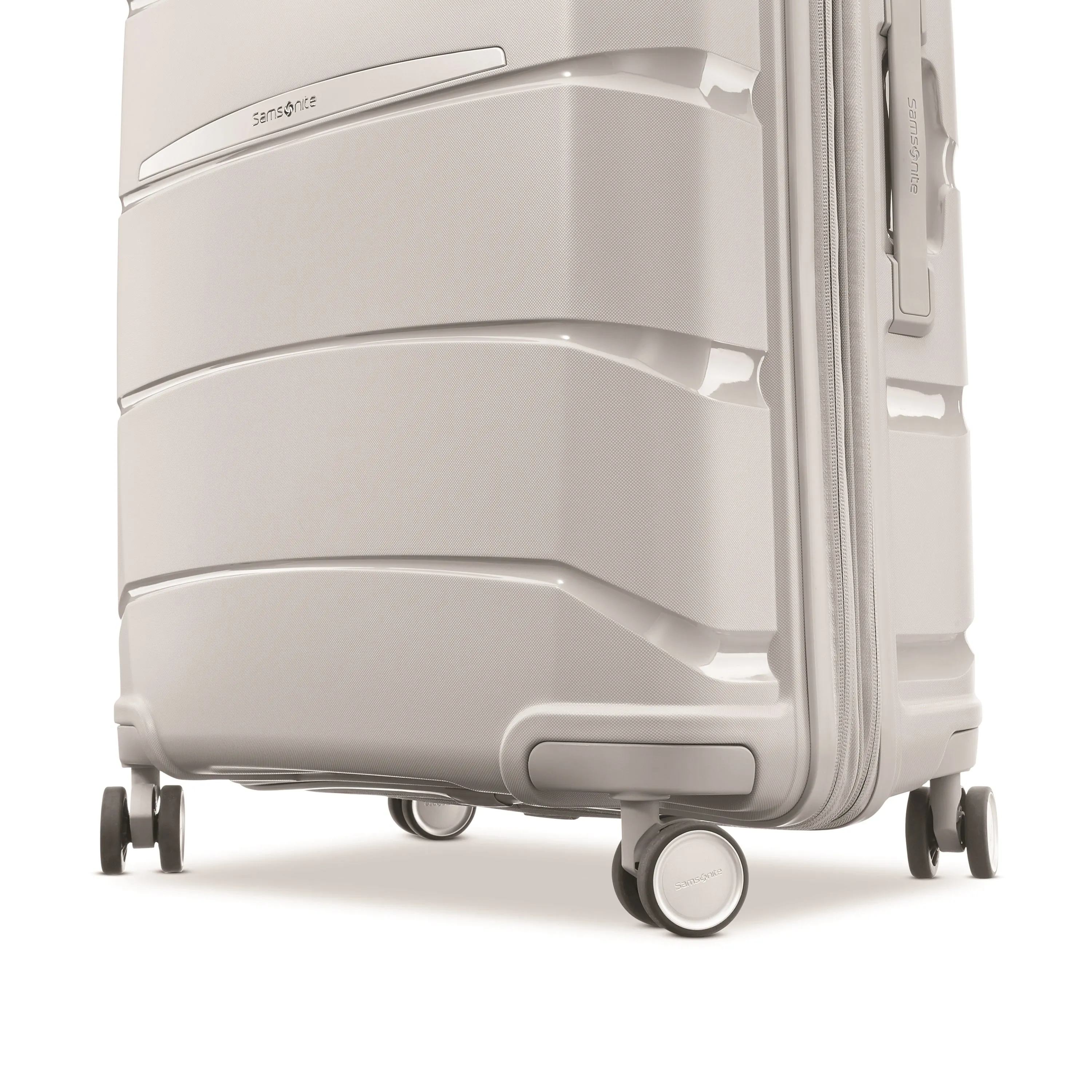 Outline Pro Hardside Medium Checked Luggage