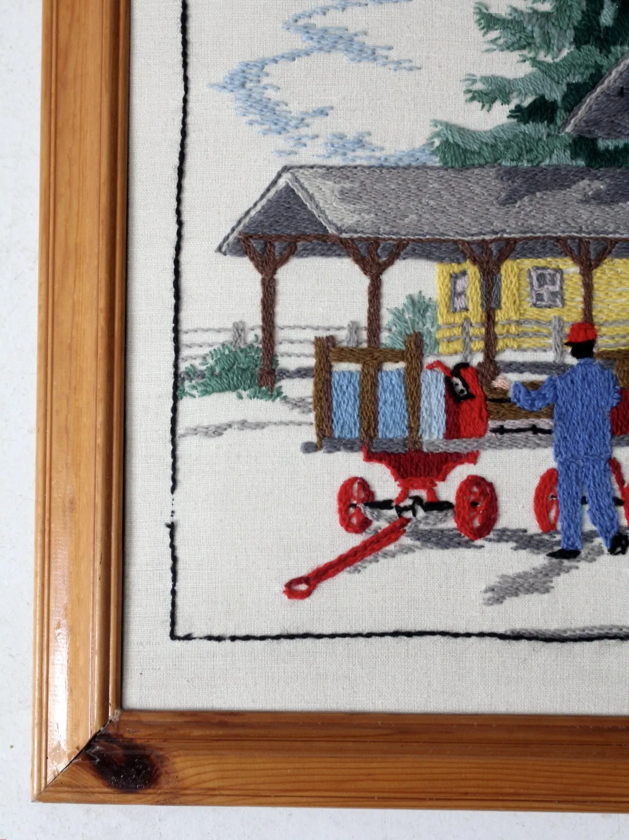 vintage framed crewel needlework art wall hangings pair